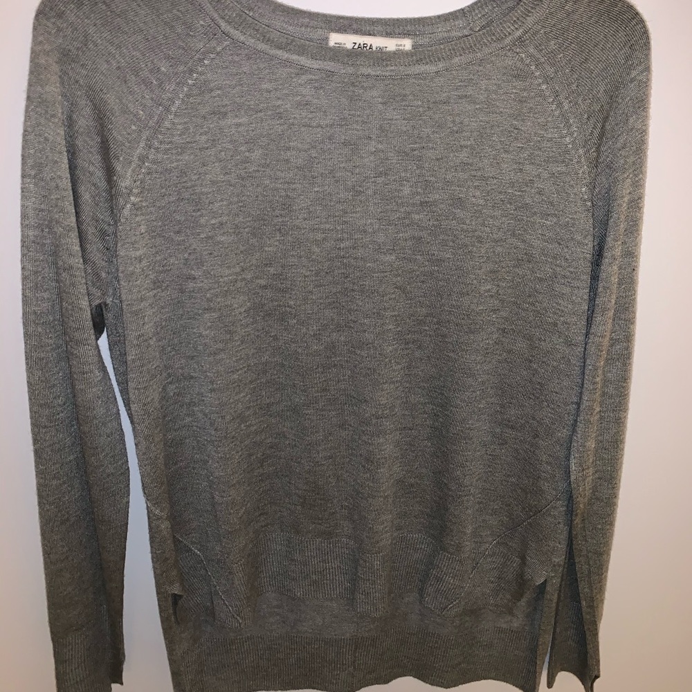 Long sleeve light weight sweater